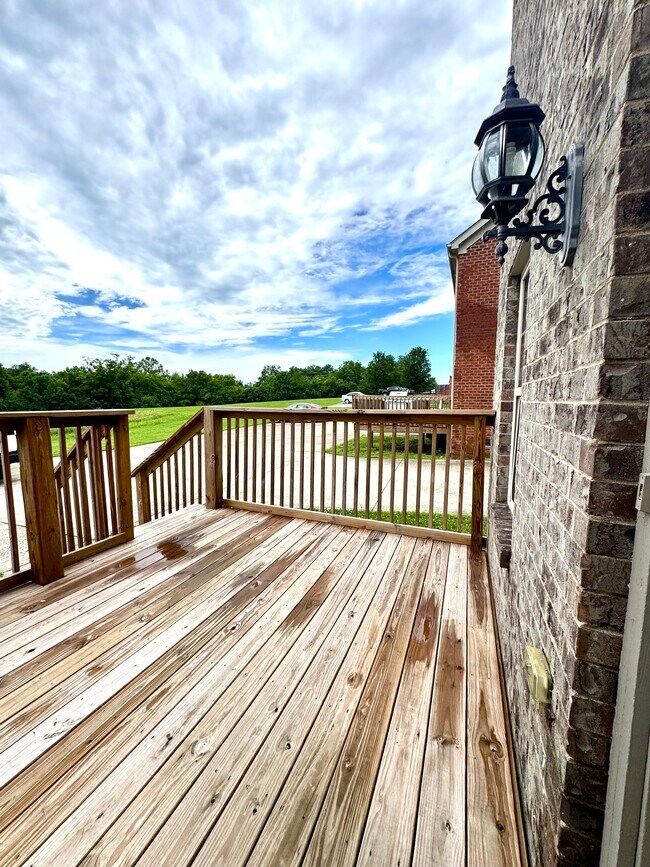 Building Photo - 641 Hampton Way
