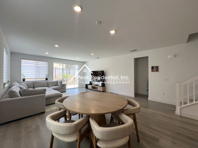Foto del edificio - Beautiful Newer 4bd/3ba Folsom Home with L...