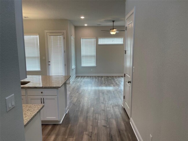 Foto del edificio - 122 Revere Dr