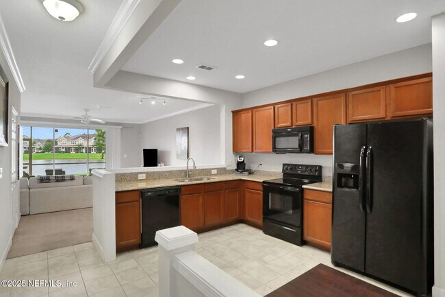 Building Photo - 6846 Roundleaf Dr