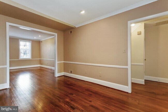 Foto del edificio - 315 Constitution Ave NE