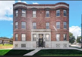 Building Photo - 5900 S Prairie Ave