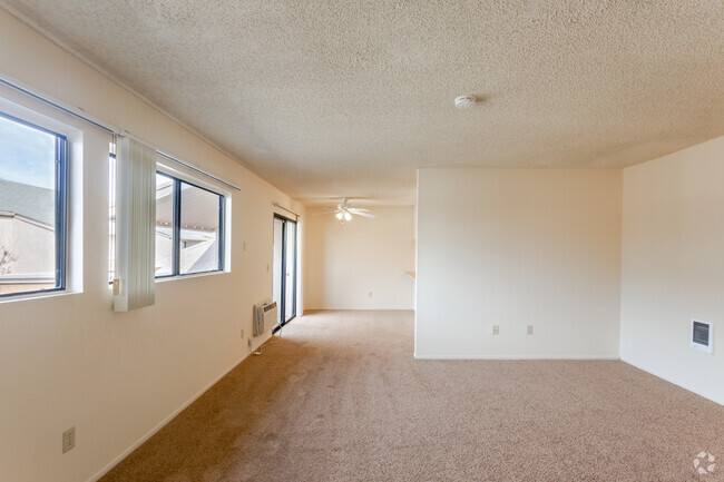 2BR, 2BA - The Shasta - Pinecreek Apartments