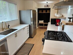 Building Photo - 1095 Calle Jazmin