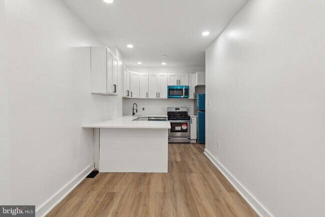 Building Photo - 4928 Walton Ave