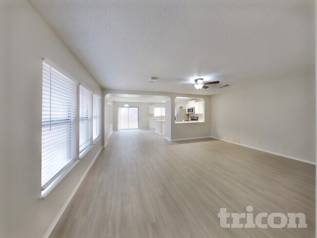 Foto del edificio - 8238 Bent Meadow Dr