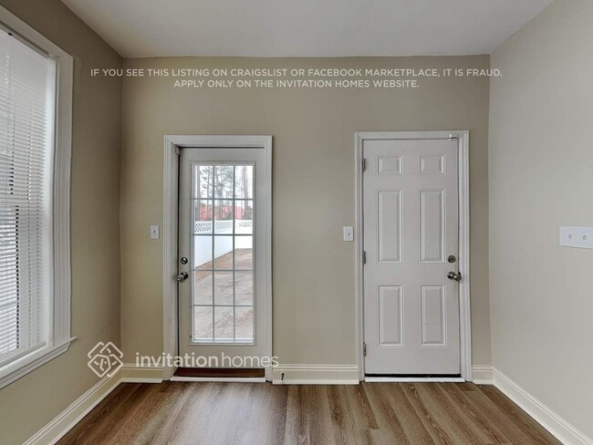 Building Photo - 115 Denham Square