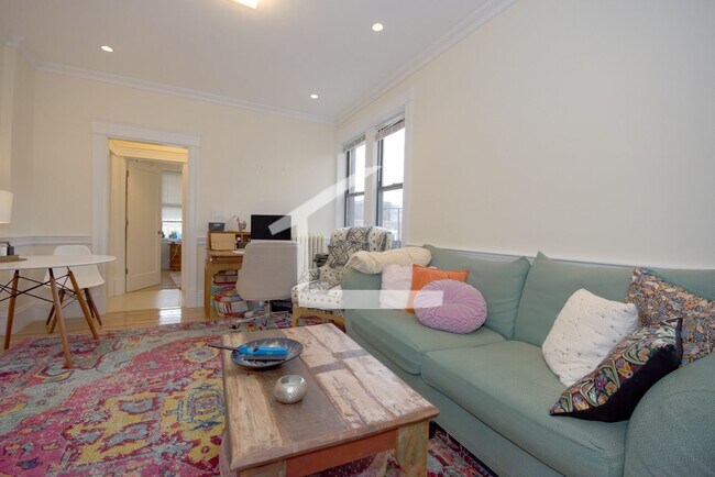 Building Photo - Top-notch and unique Allston Apt...