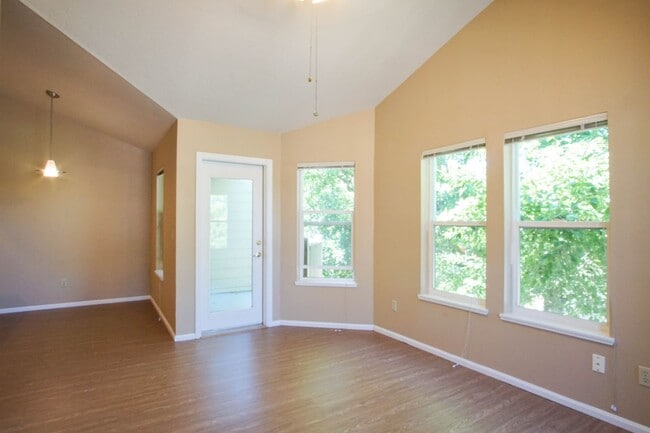 Building Photo - Totally Updated 2-Bed with Vaulted Ceiling...