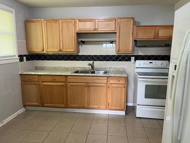 Foto del edificio - 13605 Greystone Ave