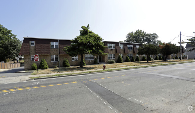 Foto del edificio - River Drive Village Apartments