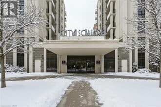 Building Photo - 81 Robinson St