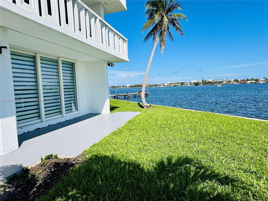 Primary Photo - 231 E Lantana Rd