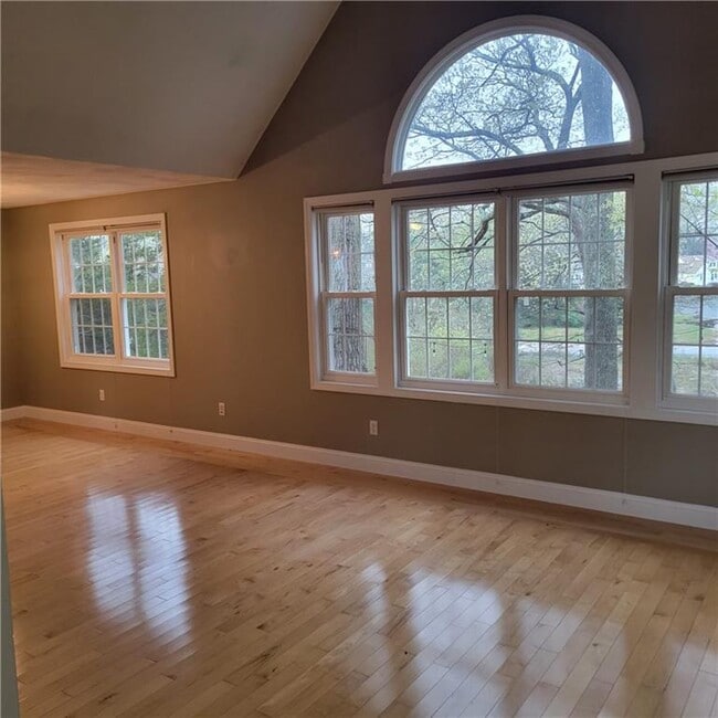 Building Photo - 102 Clinton Dr