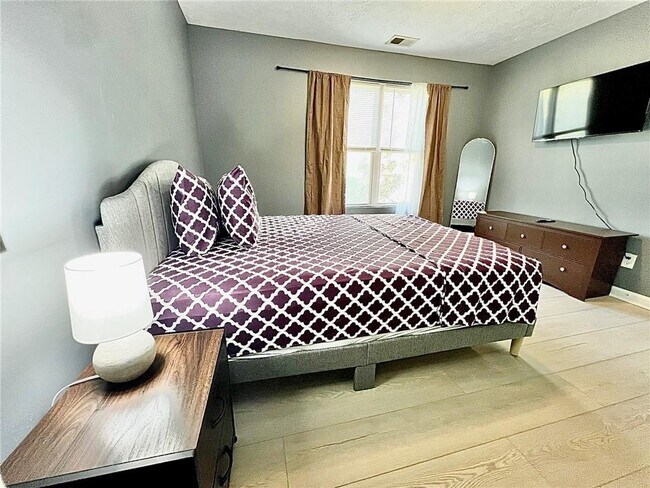 Foto del edificio - 8302 Fairington Rd