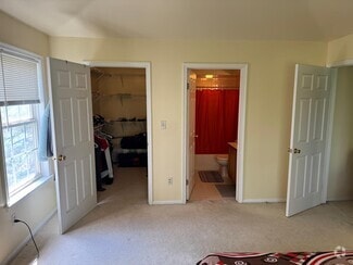 Building Photo - 1138 Waterford Dr