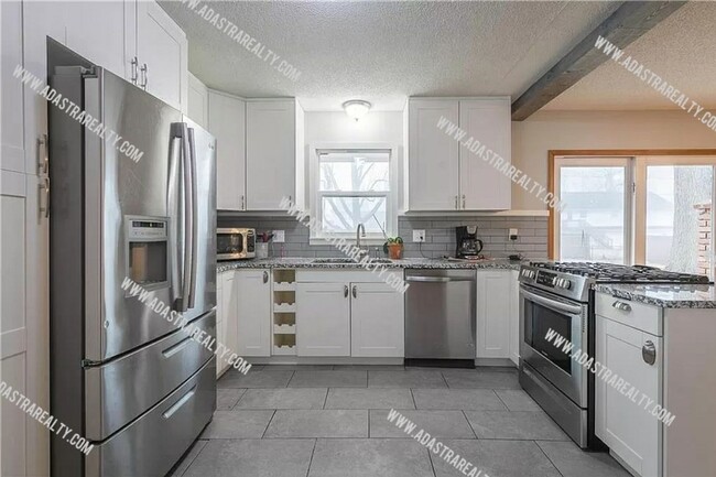 Foto del edificio - Spacious Blue Springs South RANCH Home-Ava...