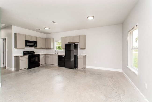 Building Photo - 55538 Adelante St