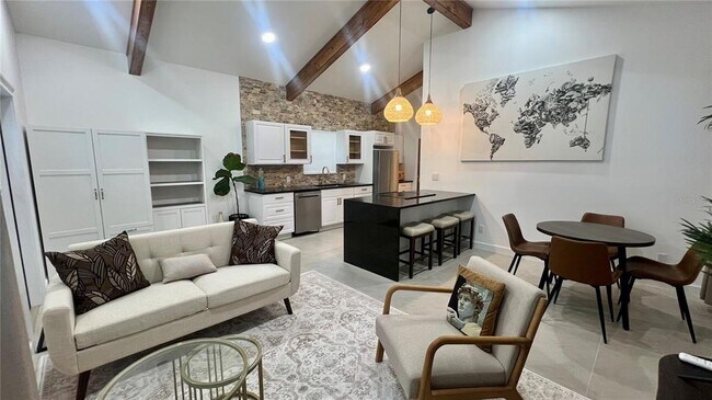 Foto del edificio - 1230 Essex Dr N