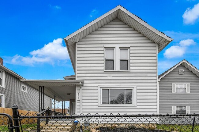 Building Photo - 126 S Wheatland Ave