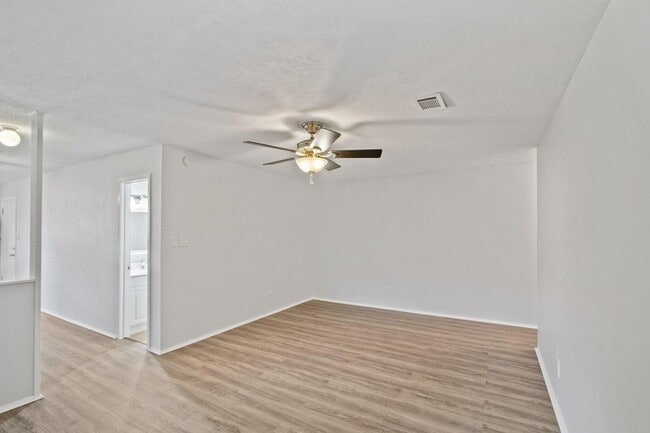 Building Photo - 1435 Silverpines Rd