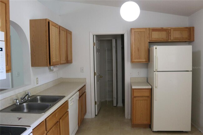 Building Photo - 15307 SW 43rd Ct