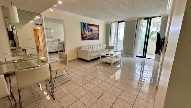 Building Photo - 1623 Collins Ave