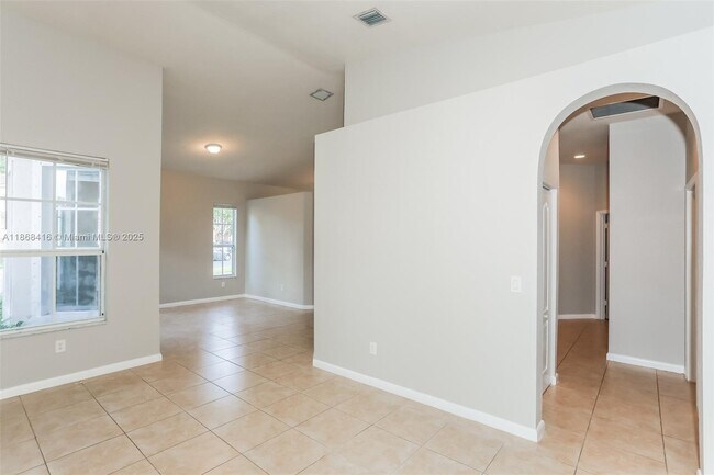 Building Photo - 1700 NE 37th Pl