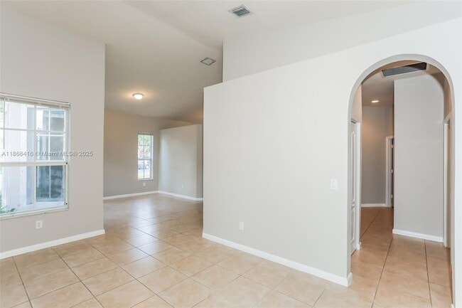 Foto del edificio - 1700 NE 37th Pl