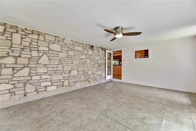 Building Photo - 10605 Golden Quail Dr