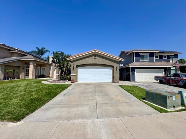 Building Photo - Charming 3 Bedroom Single Story Home in Me...