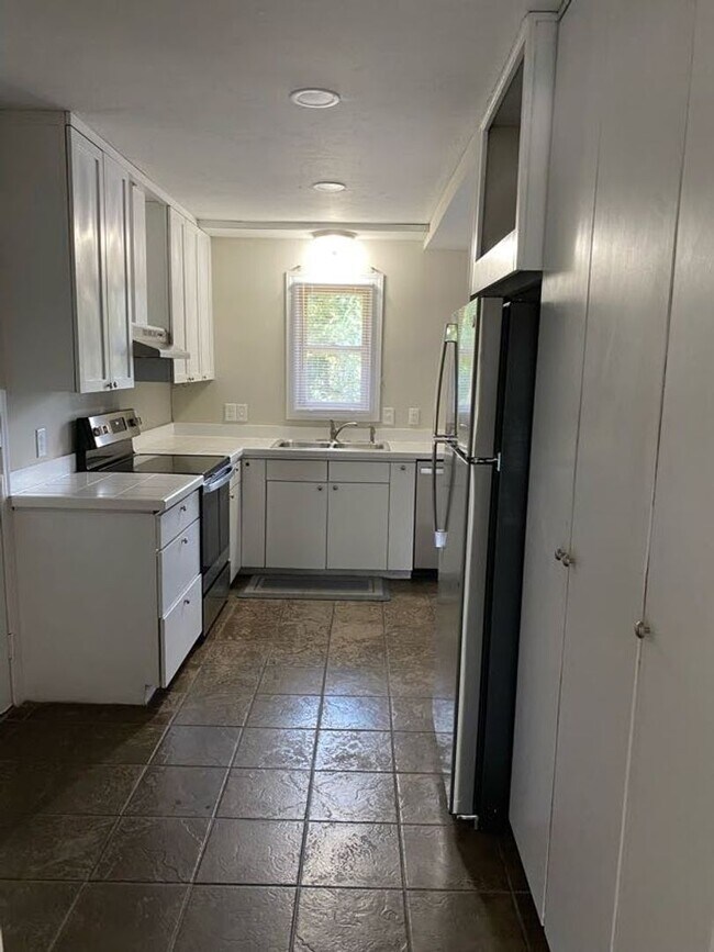 Building Photo - Beautiful Home FOR RENT