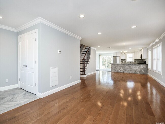 Building Photo - 70 Sagamore Hill Dr