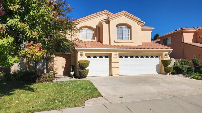 Building Photo - Move in Ready - East Highlands Ranch