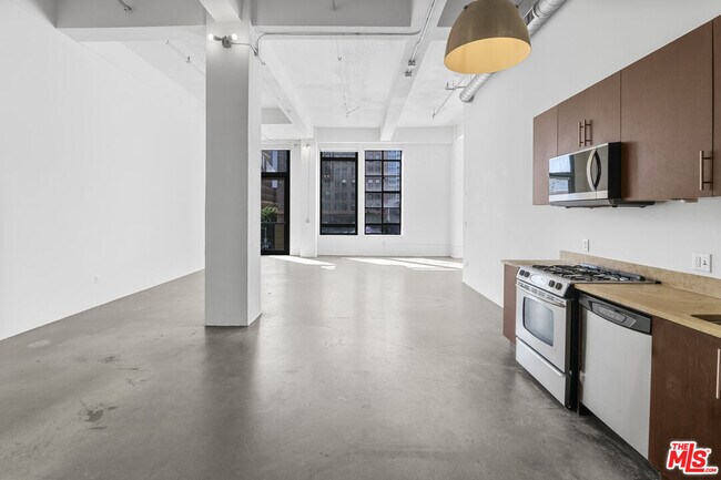 Building Photo - 849 S Broadway