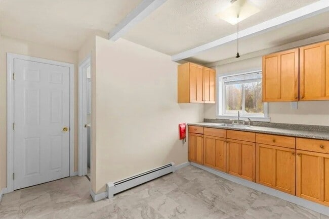 Building Photo - 333 Groveland St