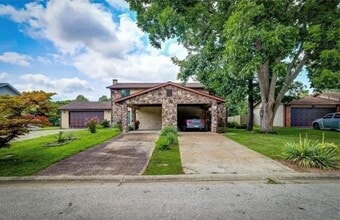 Building Photo - 307 Britanna Dr