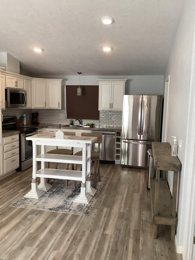 Building Photo - 250 SW 30th St