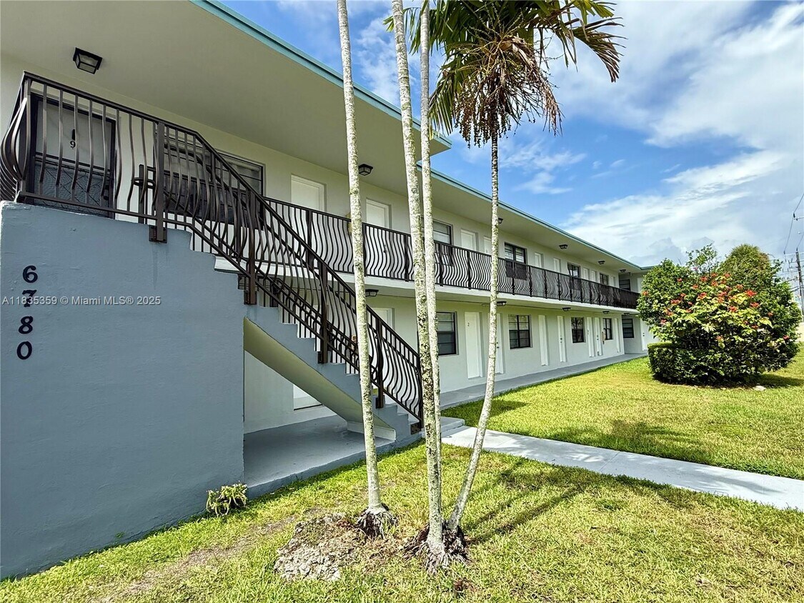 Primary Photo - 6780 SW 44th St