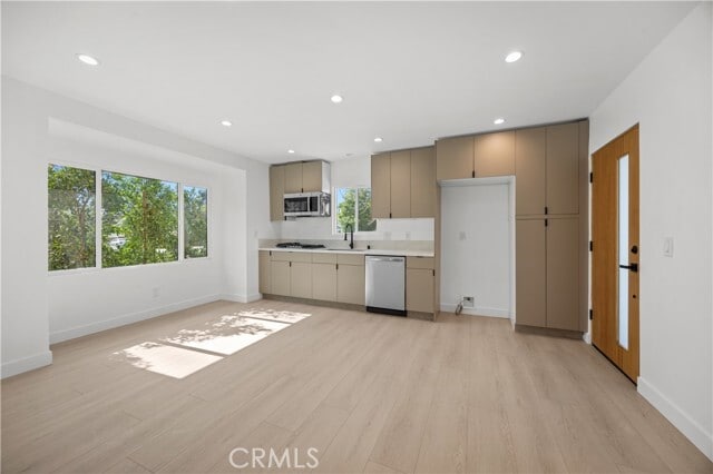 Foto del edificio - 6944 Amestoy Ave