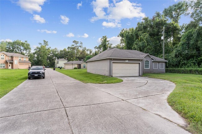 Foto del edificio - 9104 N Green River Dr