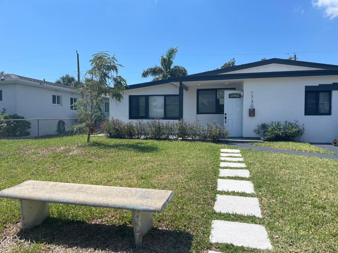 Foto principal - 1730 NE 170th St