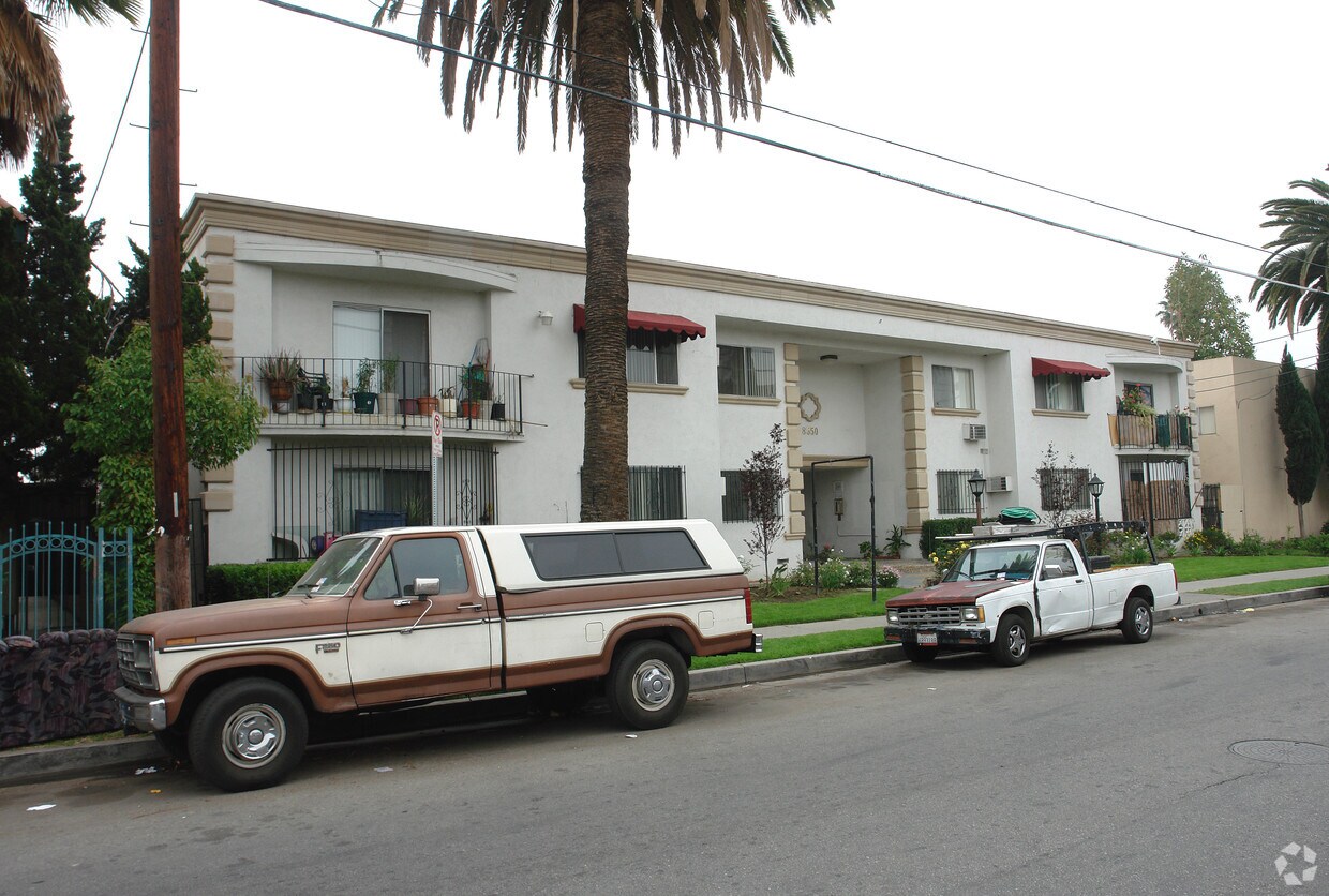 Primary Photo - 8550 Willis Ave