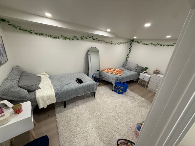 Building Photo - Large House in Cherry Hill East for Rent