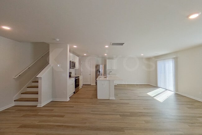 Foto del edificio - 124 Inez Ave