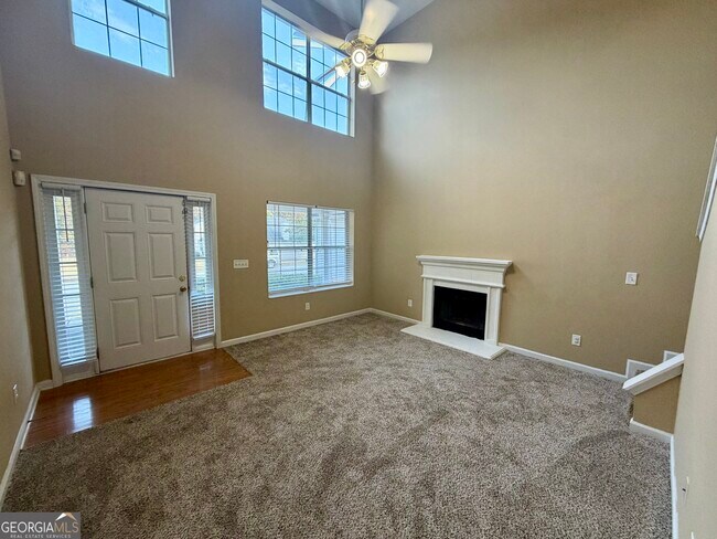 Building Photo - 808 Hillandale Ln