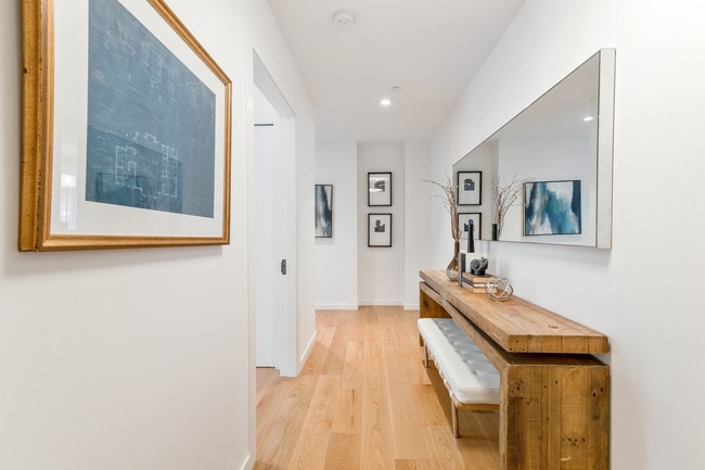 Building Photo - 208 28th St
