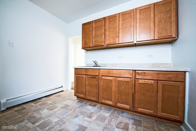 Foto del edificio - 2 br, 1 bath Apartment - 7231 S Yates Blvd