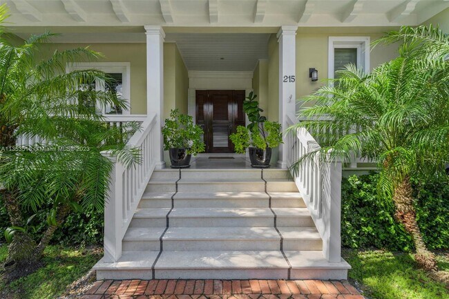 Foto del edificio - 215 Buttonwood Dr