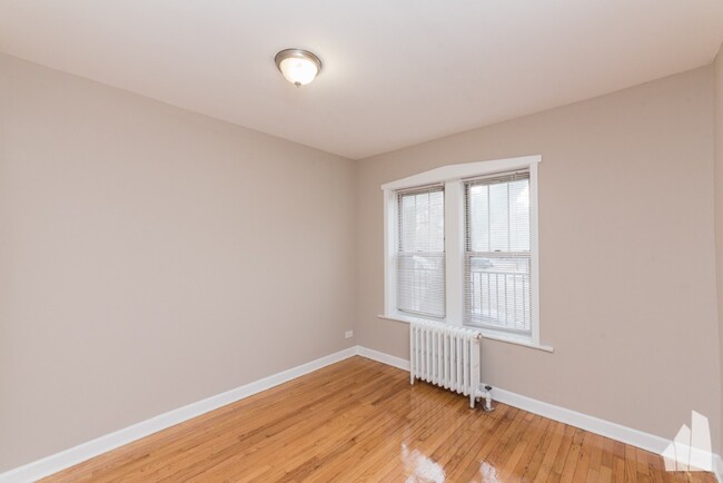 Building Photo - 6647 N Greenview Ave